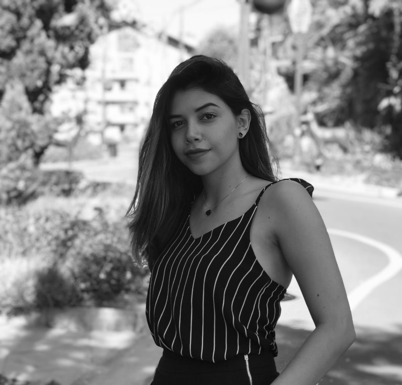Foto profissional de Priscila Oliveira Vargas, arquiteta especialista em arquitetura afetiva e interiores